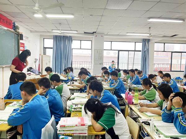 初三老师伴读.jpg